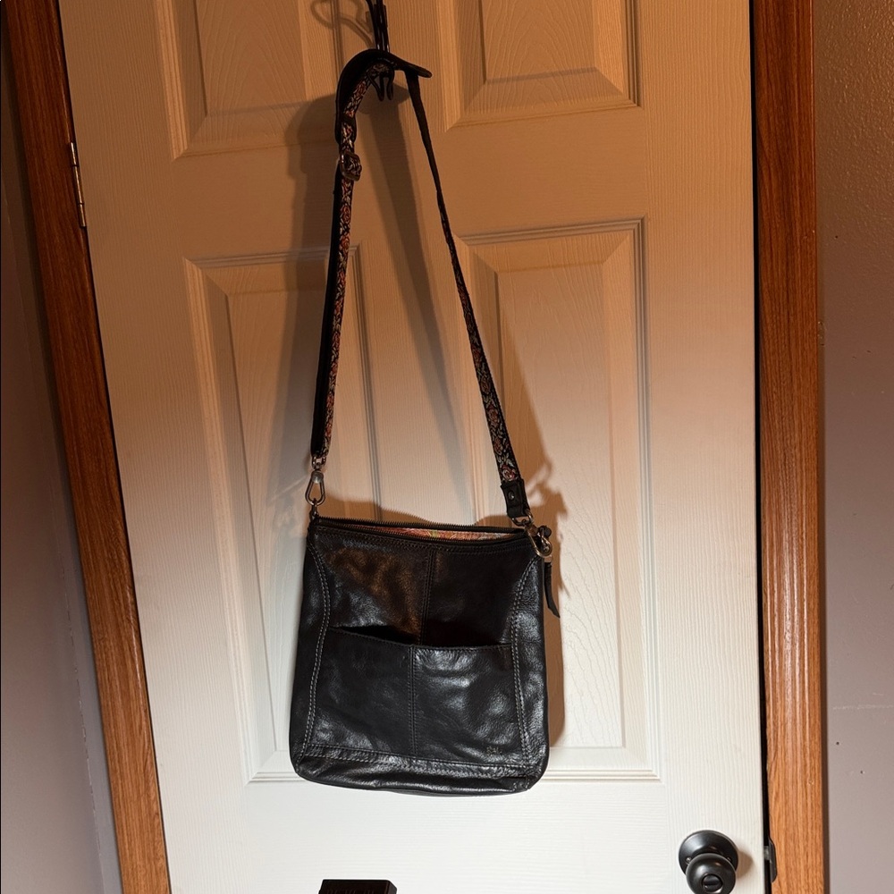 Elegant Black Leather Messenger Bag